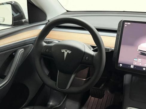 Used 2024 Tesla Model Y Long Range AWD/4WD image 12