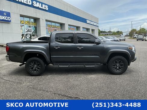 Used 2022 Toyota Tacoma SR5 w/ Technology Package RWD image 6
