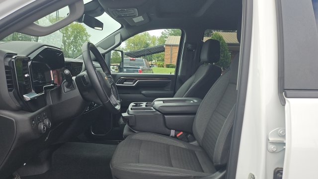 Used 2025 Chevrolet Silverado 2500 LT w/ Convenience Package AWD/4WD image 4