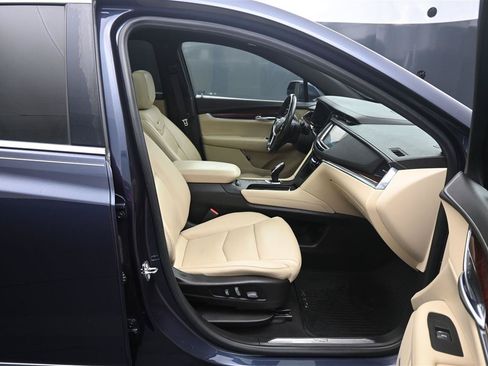 Used 2018 Cadillac XT5 Luxury w/ Driver Awareness Package AWD/4WD image 9