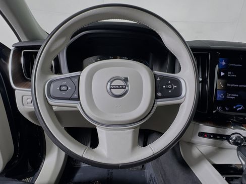 Used 2021 Volvo XC60 T5 Momentum image 18