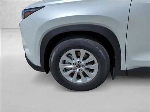 New 2026 Toyota Grand Highlander XLE image 10