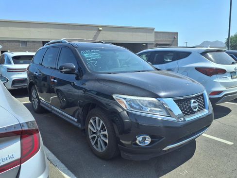 Used 2016 Nissan Pathfinder SL w/ SL Premium Package FWD image 2