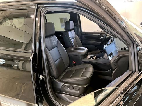 Used 2024 Chevrolet Suburban RST w/ Luxury Package image 11