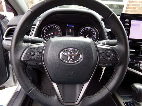 Used 2022 Toyota Camry SE FWD image 32