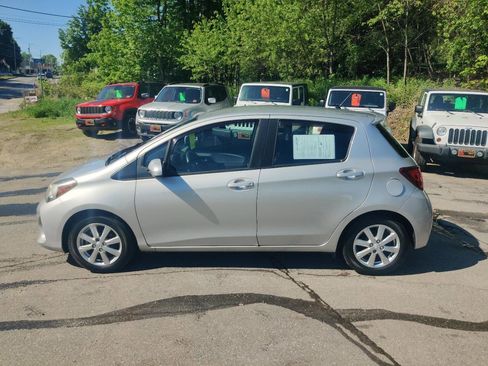 Used 2015 Toyota Yaris LE FWD image 3