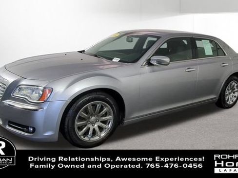 Used 2014 Chrysler 300 C RWD image 4