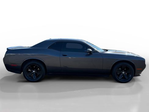 Used 2021 Dodge Challenger SXT image 6