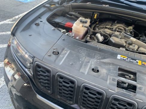 Used 2023 Jeep Grand Cherokee L Laredo image 47