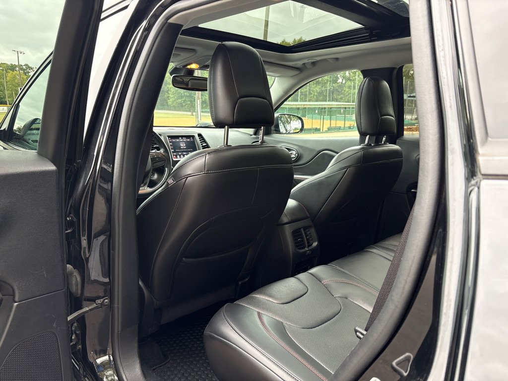Used 2020 Jeep Cherokee Trailhawk AWD/4WD image 15