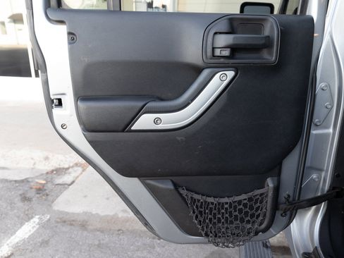 Used 2014 Jeep Wrangler Unlimited Sahara w/ Connectivity Group AWD/4WD image 11