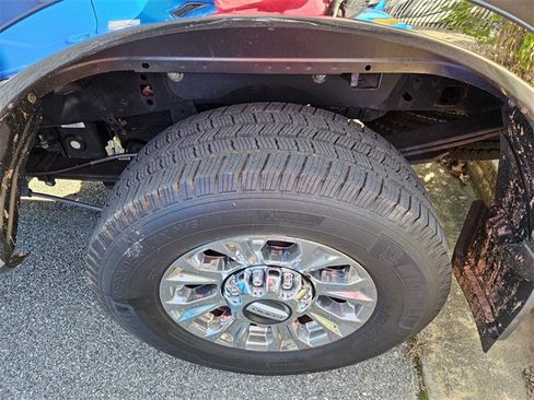 Used 2017 Ford F250 Lariat w/ Chrome Package image 5