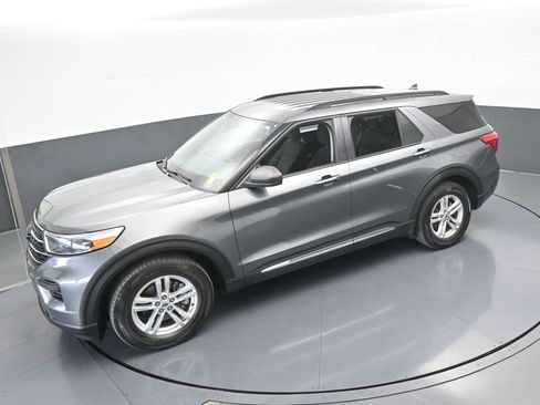 Used 2023 Ford Explorer XLT image 50