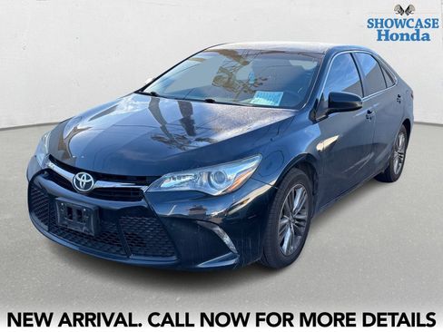 Used 2015 Toyota Camry SE image 2