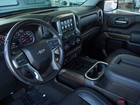 Used 2020 Chevrolet Silverado 1500 LT Trail Boss w/ Midnight Edition AWD/4WD image 2
