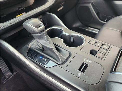Used 2023 Toyota Highlander XLE image 15