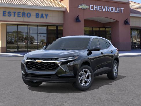 New 2026 Chevrolet Trax LS w/ LS Convenience Package FWD image 6