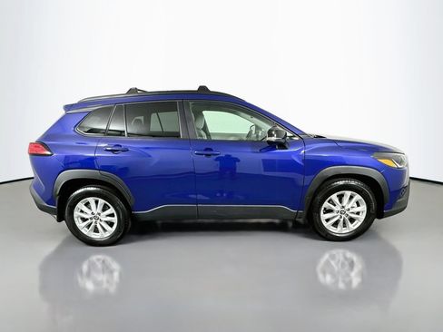 Used 2025 Toyota Corolla Cross LE FWD image 4