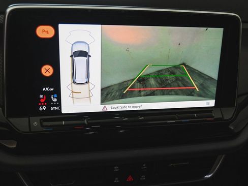 Used 2025 Volkswagen Atlas Peak Edition SE image 26