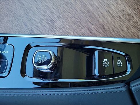 New 2024 Volvo XC90 T8 Plus w/ Protection Package Premier image 18