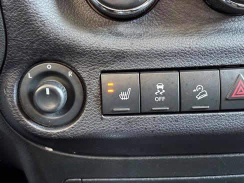 Used 2018 Jeep Wrangler Unlimited Sahara w/ Connectivity Group AWD/4WD image 20