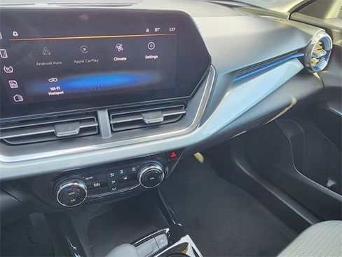 Used 2025 Chevrolet Trax LT image 28