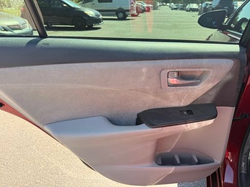 Used 2015 Toyota Camry XSE FWD image 21