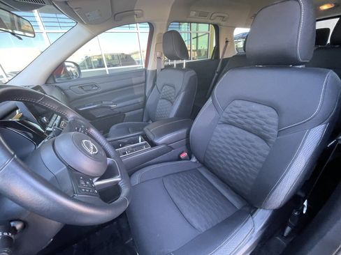 Used 2024 Nissan Pathfinder SV w/ Lighting Package (N92) image 15