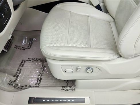 Used 2025 Cadillac Escalade Sport Platinum w/ LPO, Floor Liner Package image 38