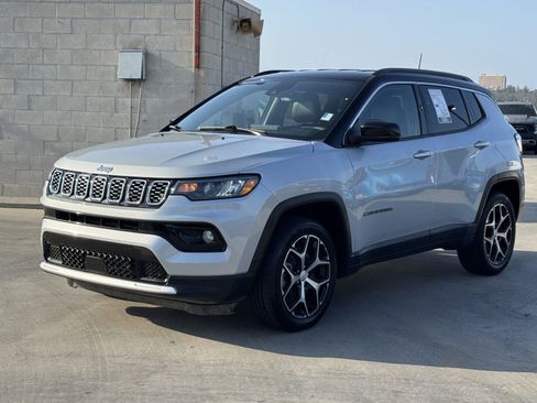 Used 2024 Jeep Compass Limited AWD/4WD image 3