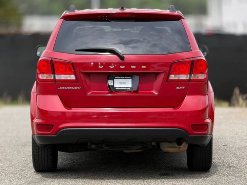 Used 2014 Dodge Journey SXT image 4