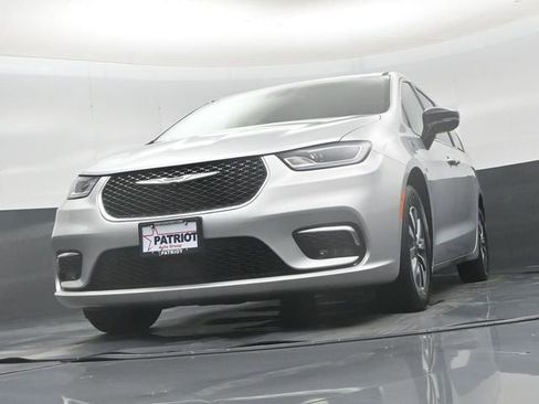 Used 2024 Chrysler Pacifica Limited FWD image 46