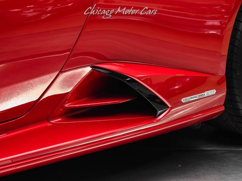 Used 2020 Lamborghini Huracan EVO image 32