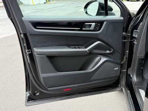 Used 2019 Porsche Cayenne E-Hybrid AWD/4WD image 56