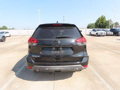 Used 2017 Nissan Rogue S AWD/4WD image 12