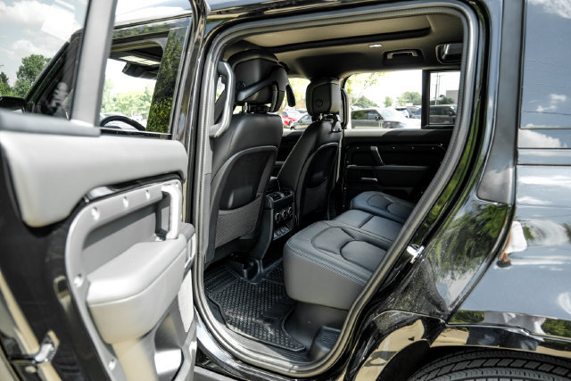 New 2026 Land Rover Defender 110 X-Dynamic SE AWD/4WD image 47