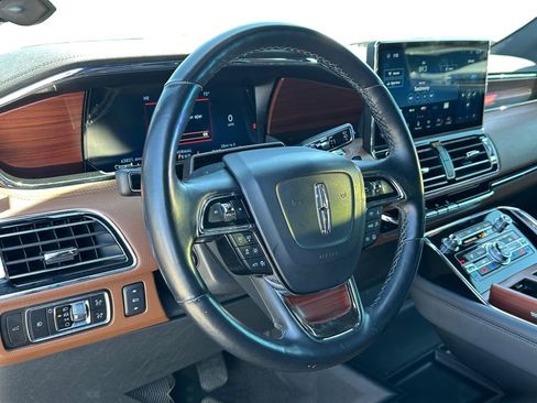 Used 2023 Lincoln Navigator L Reserve w/ Monochromatic Package AWD/4WD image 13