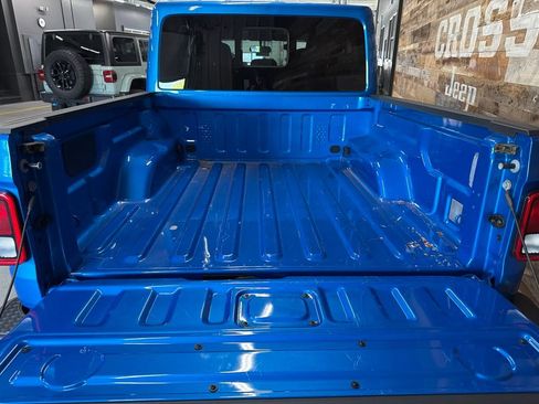 Used 2025 Jeep Gladiator Sport AWD/4WD image 22