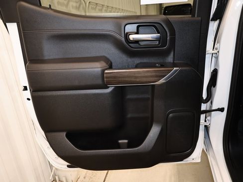 Used 2020 Chevrolet Silverado 1500 LT Trail Boss image 14