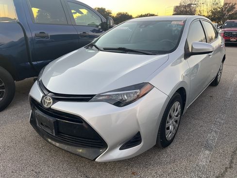 Used 2019 Toyota Corolla LE image 1