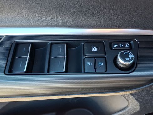 Certified 2024 Toyota Venza Limited image 27