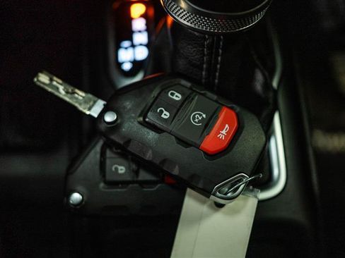 Used 2025 Jeep Wrangler Unlimited Sahara AWD/4WD image 20