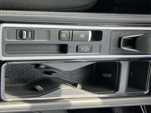 Used 2024 Nissan Pathfinder SV image 21