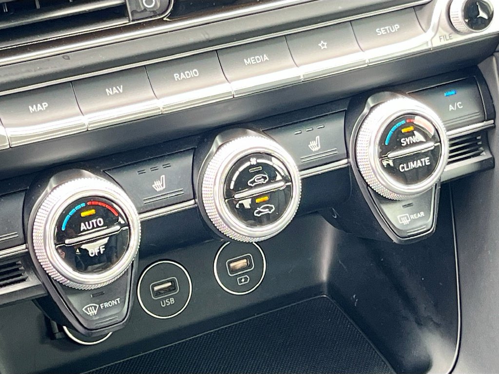 Used 2022 Genesis G70 2.0T RWD image 16