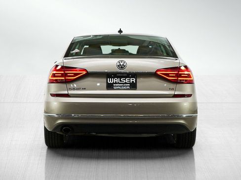 Used 2016 Volkswagen Passat 1.8T SE w/ Lighting Package (P06) image 4