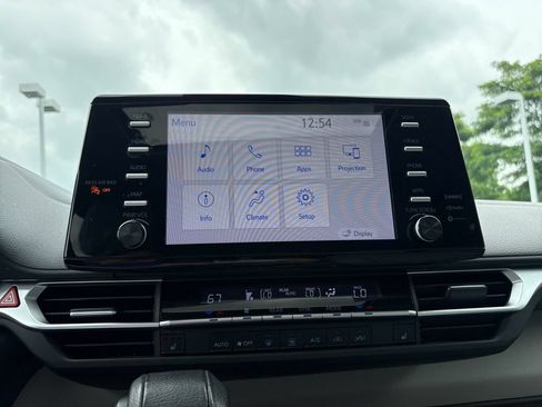 Used 2022 Toyota Sienna XLE FWD image 16