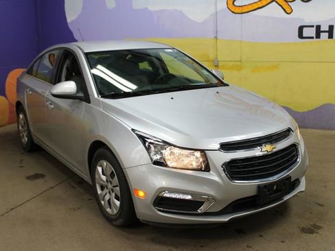 Used 2015 Chevrolet Cruze LT FWD image 4