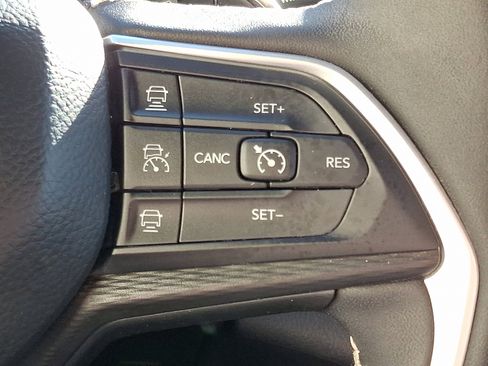 Certified 2024 Jeep Grand Cherokee Altitude image 21