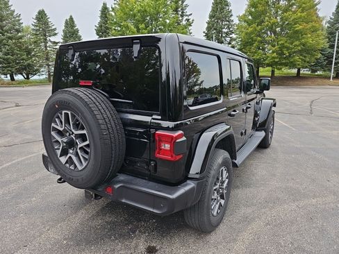 Used 2024 Jeep Wrangler Unlimited Sahara w/ Technology Group AWD/4WD image 6