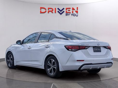 Used 2022 Nissan Sentra SV image 3
